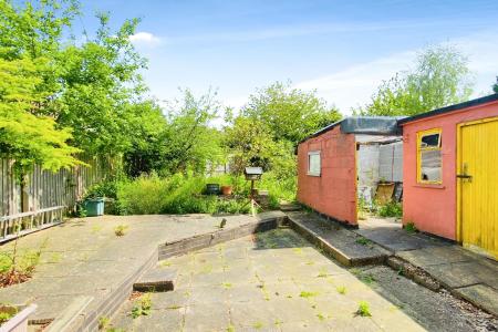 3 bedroom End of terrace house for sale in Aikman Avenue, New Parks, Leicester, LE3