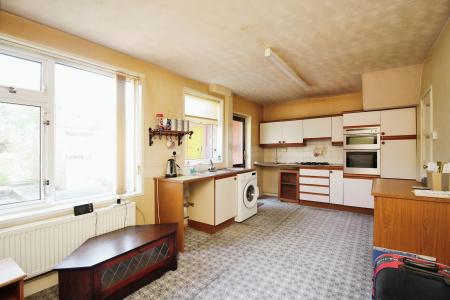 3 bedroom End of terrace house for sale in Aikman Avenue, New Parks, Leicester, LE3