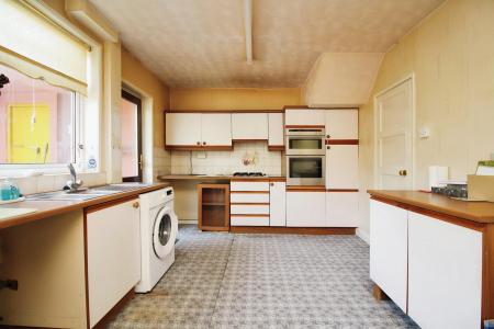 3 bedroom End of terrace house for sale in Aikman Avenue, New Parks, Leicester, LE3