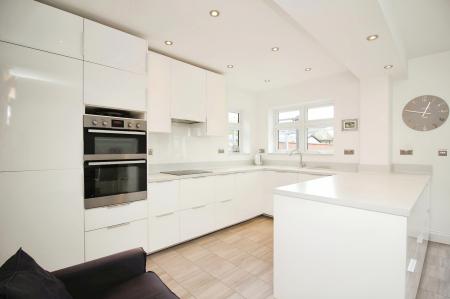 5 bedroom Detached house for sale in Acres Road, Leicester Forest East, LE3