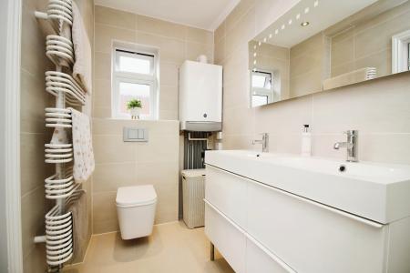 5 bedroom Detached house for sale in Acres Road, Leicester Forest East, LE3