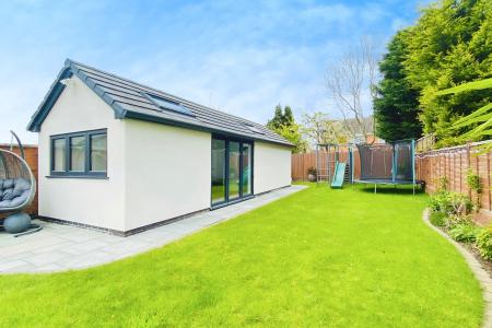 5 bedroom Detached house for sale in Acres Road, Leicester Forest East, LE3