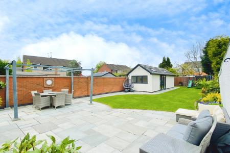 5 bedroom Detached house for sale in Acres Road, Leicester Forest East, LE3