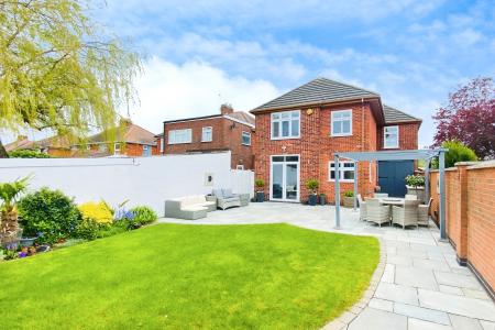 5 bedroom Detached house for sale in Acres Road, Leicester Forest East, LE3