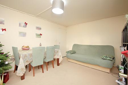 2 bedroom Flat for sale in Aikman Avenue, New Parks, Leicester, LE3