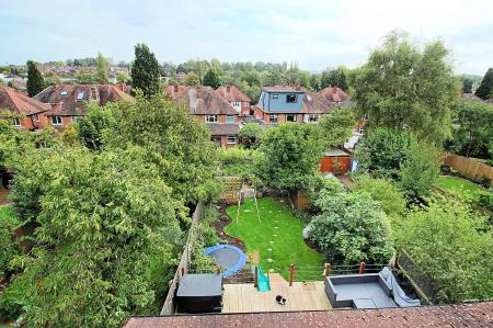 5 bedroom Semi-detached house for sale in Ainsdale Road, Leicester, LE3