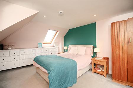 5 bedroom Semi-detached house for sale in Ainsdale Road, Leicester, LE3