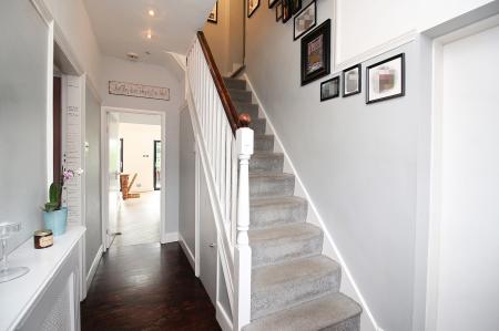 5 bedroom Semi-detached house for sale in Ainsdale Road, Leicester, LE3