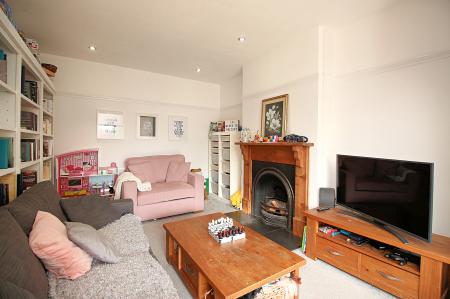 5 bedroom Semi-detached house for sale in Ainsdale Road, Leicester, LE3