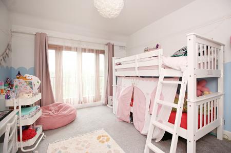 5 bedroom Semi-detached house for sale in Ainsdale Road, Leicester, LE3