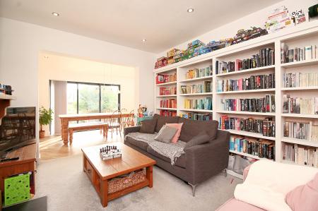 5 bedroom Semi-detached house for sale in Ainsdale Road, Leicester, LE3