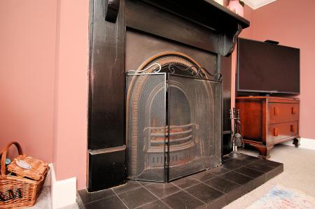 5 bedroom Semi-detached house for sale in Ainsdale Road, Leicester, LE3