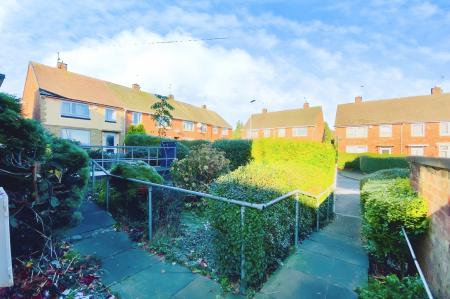3 bedroom Semi-detached house for sale in Amhurst Close, New Parks, LE3