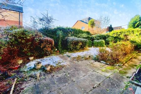 3 bedroom Semi-detached house for sale in Amhurst Close, New Parks, LE3
