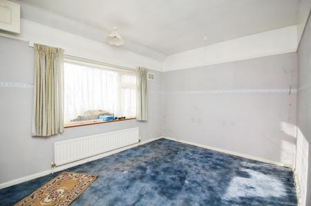3 bedroom Semi-detached house for sale in Amhurst Close, New Parks, LE3