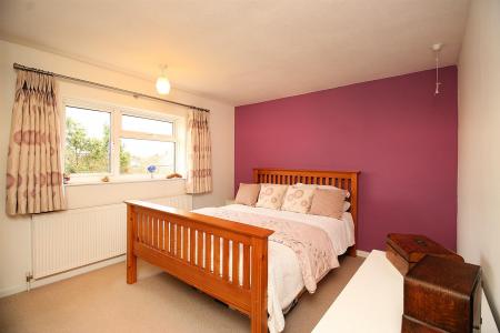 5 bedroom Detached house for sale in Armson Avenue, Kirby Muxloe, LE9