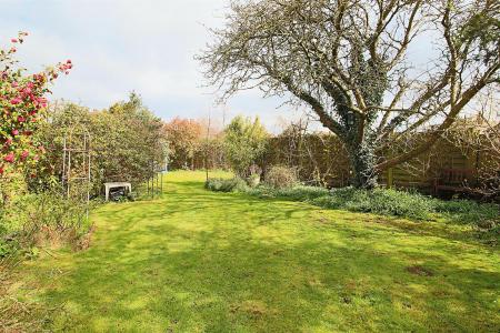 5 bedroom Detached house for sale in Armson Avenue, Kirby Muxloe, LE9
