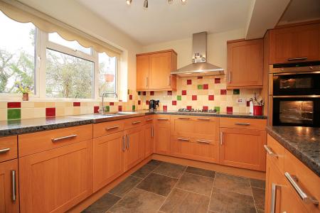 5 bedroom Detached house for sale in Armson Avenue, Kirby Muxloe, LE9