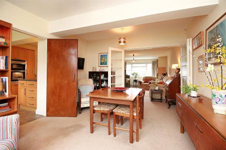 5 bedroom Detached house for sale in Armson Avenue, Kirby Muxloe, LE9