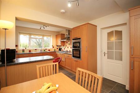 5 bedroom Detached house for sale in Armson Avenue, Kirby Muxloe, LE9