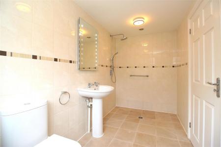 5 bedroom Detached house for sale in Armson Avenue, Kirby Muxloe, LE9