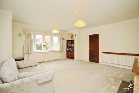 4 bedroom Detached house for sale in Arnolds Crescent, Newbold Verdon, LE9