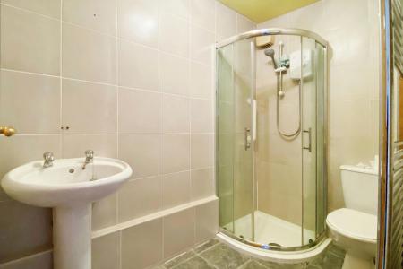 1 bedroom Flat for sale in Ashleigh Gardens, Ashleigh Road, Off Narborough Road, LE3