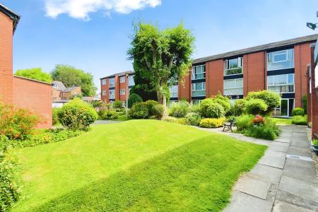 1 bedroom Flat for sale in Ashleigh Gardens, Ashleigh Road, Off Narborough Road, LE3