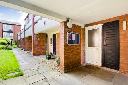 1 bedroom Flat for sale in Ashleigh Gardens, Ashleigh Road, Off Narborough Road, LE3