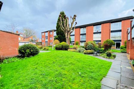 3 bedroom Apartment for sale in Ashleigh Gardens, Ashleigh Road, Off Narborough Road, LE3
