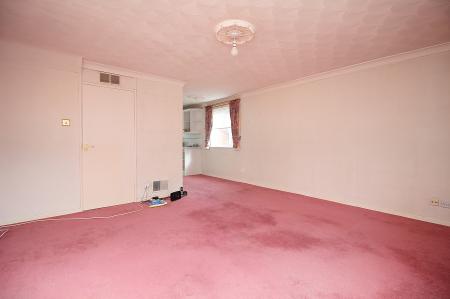 3 bedroom Apartment for sale in Ashleigh Gardens, Ashleigh Road, Off Narborough Road, LE3