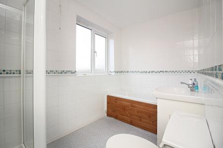 3 bedroom Apartment for sale in Ashleigh Gardens, Ashleigh Road, Off Narborough Road, LE3
