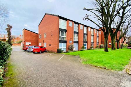 3 bedroom Apartment for sale in Ashleigh Gardens, Ashleigh Road, Off Narborough Road, LE3