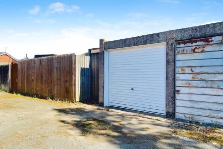 3 bedroom Terraced House for sale in Ashlyns Rise, Leicester, LE3