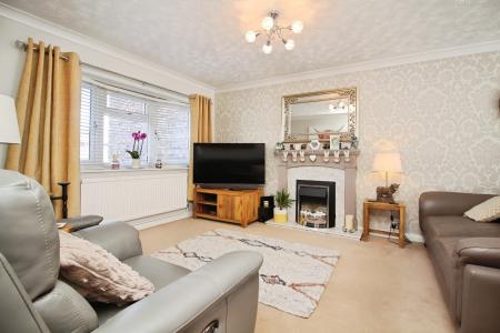 3 bedroom Terraced House for sale in Ashlyns Rise, Leicester, LE3