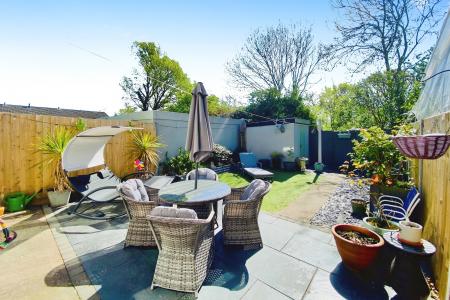 3 bedroom Terraced House for sale in Ashlyns Rise, Leicester, LE3