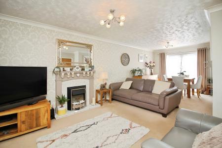 3 bedroom Terraced House for sale in Ashlyns Rise, Leicester, LE3
