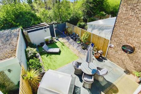 3 bedroom Terraced House for sale in Ashlyns Rise, Leicester, LE3