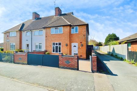 3 bedroom End of terrace house for sale in Audley End, Braunstone, LE3