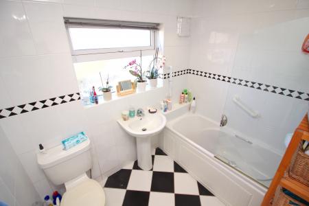 2 bedroom Semi-detached house for sale in Avon Road, Braunstone Town, LE3