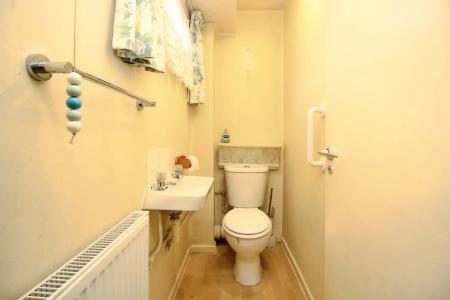 3 bedroom End of terrace house for sale in Barnwell Avenue, Leicester, LE4