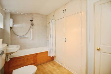 3 bedroom End of terrace house for sale in Barnwell Avenue, Leicester, LE4