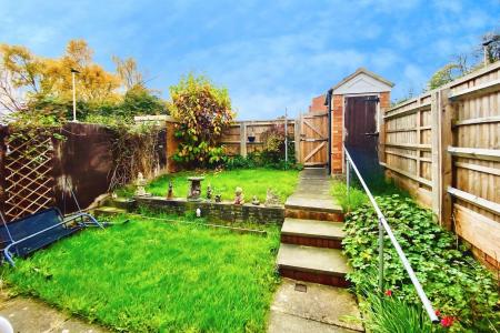 3 bedroom End of terrace house for sale in Barnwell Avenue, Leicester, LE4