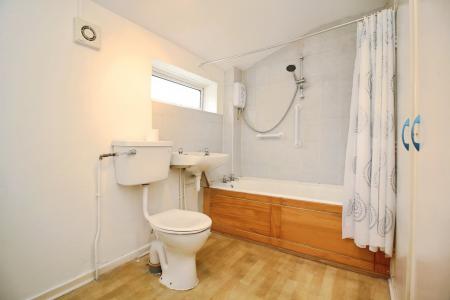 3 bedroom End of terrace house for sale in Barnwell Avenue, Leicester, LE4