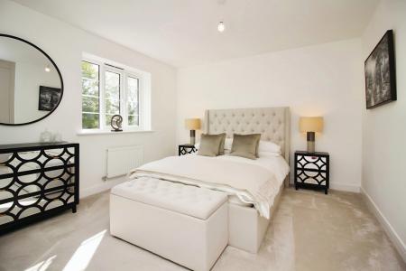 5 bedroom Detached house for sale in Barry Close, Kirby Muxloe, LE9