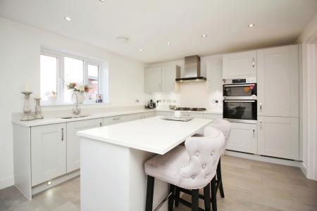 5 bedroom Detached house for sale in Barry Close, Kirby Muxloe, LE9