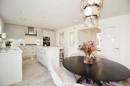 5 bedroom Detached house for sale in Barry Close, Kirby Muxloe, LE9