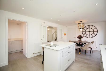 5 bedroom Detached house for sale in Barry Close, Kirby Muxloe, LE9