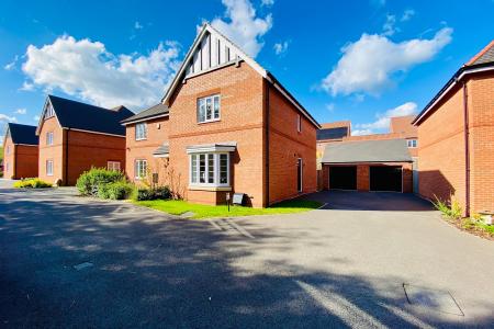 Barry Close, Kirby Muxloe, LE9