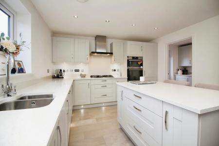 5 bedroom Detached house for sale in Barry Close, Kirby Muxloe, LE9